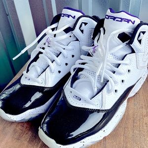 Jordans Nike Air sz 6.5 boys Great Condition